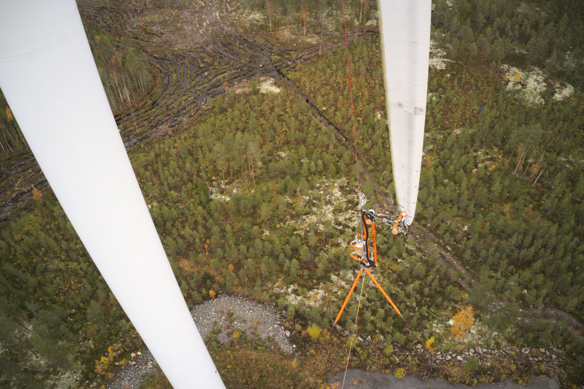 Robotic-turbine-inspection-DroneBlade.jpg