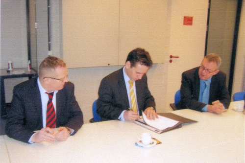 Gas Terra putting pen to paper